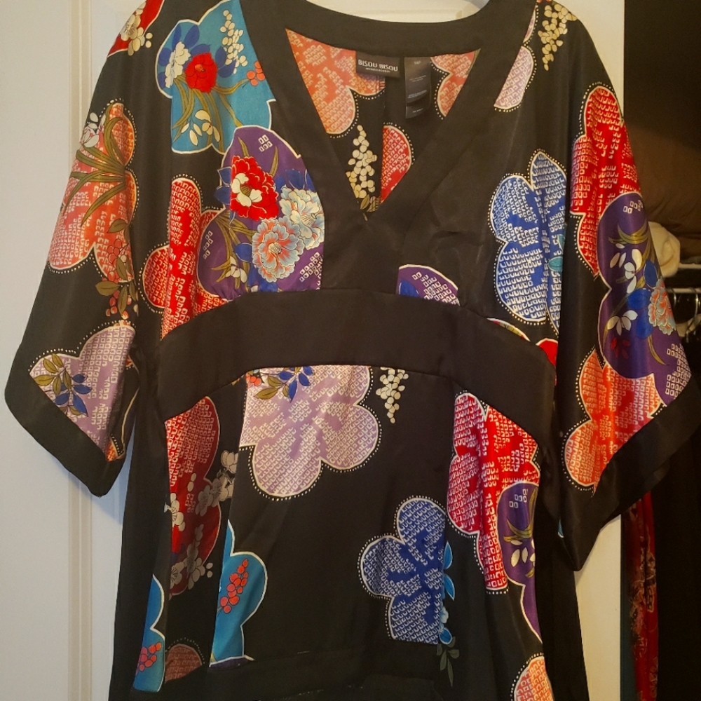 Beautiful top. This one is a reposh